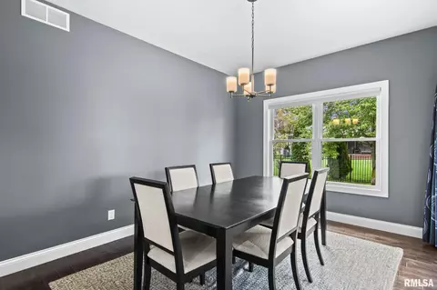 Dining - 2820 Whiteside Pl, Springfield, IL 62711 photo 3 of 3