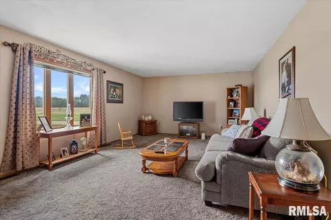 Living - 3326 Brickler Rd, Springfield, IL 62707 photo 1 of 2
