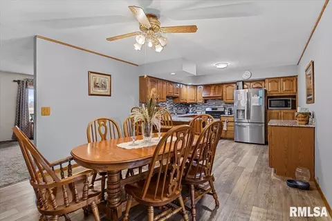 Dining - 3326 Brickler Rd, Springfield, IL 62707 photo 3 of 3