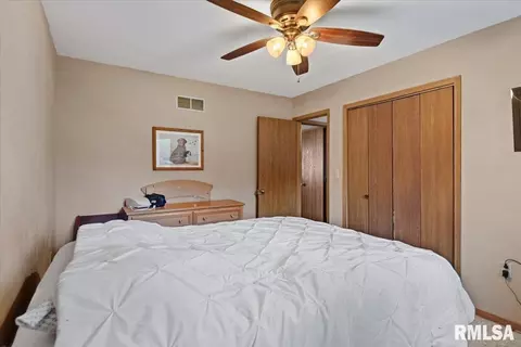 Bedroom - 3326 Brickler Rd, Springfield, IL 62707 photo 5 of 7