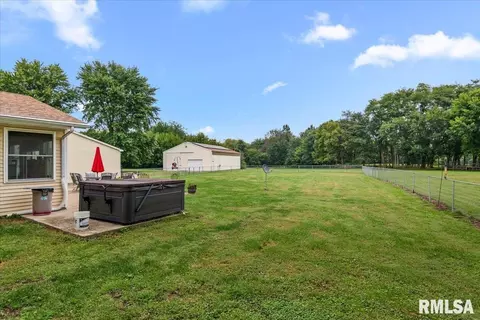 Exterior - 3326 Brickler Rd, Springfield, IL 62707 photo 2 of 12