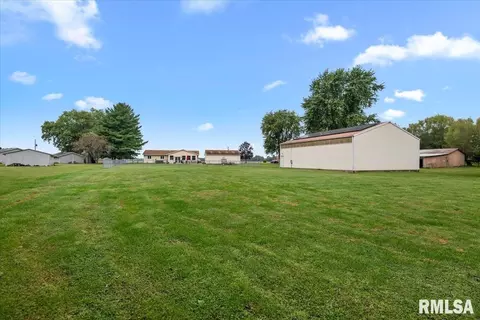 Exterior - 3326 Brickler Rd, Springfield, IL 62707 photo 10 of 12
