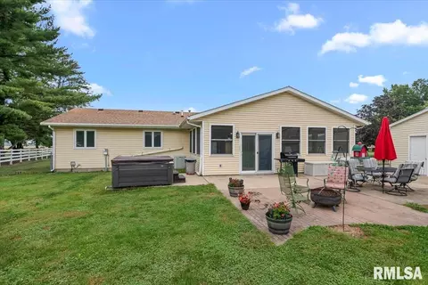 Exterior - 3326 Brickler Rd, Springfield, IL 62707 photo 4 of 12