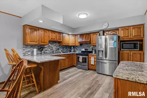 Kitchen - 3326 Brickler Rd, Springfield, IL 62707 photo 1 of 2