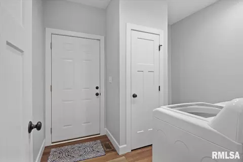 Entry Way - 432 Fitzgerald Dr, Springfield, IL 62711 photo 5 of 8