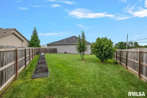 Exterior - 432 Fitzgerald Dr, Springfield, IL 62711 photo 4 of 5