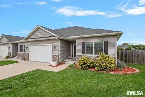 Exterior - 432 Fitzgerald Dr, Springfield, IL 62711 photo 2 of 5