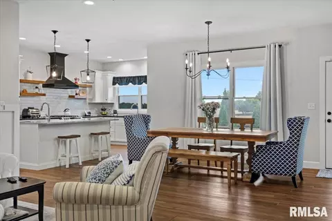 Dining - 432 Fitzgerald Dr, Springfield, IL 62711 photo 1 of 4