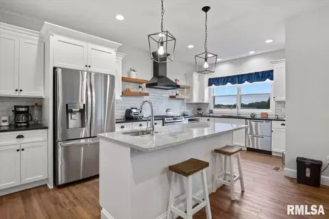 Kitchen - 432 Fitzgerald Dr, Springfield, IL 62711 photo 2 of 4