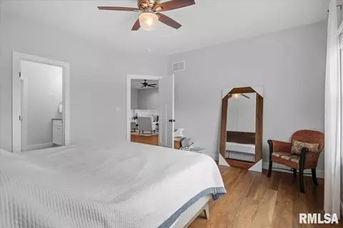 Bedroom - 432 Fitzgerald Dr, Springfield, IL 62711 photo 3 of 7