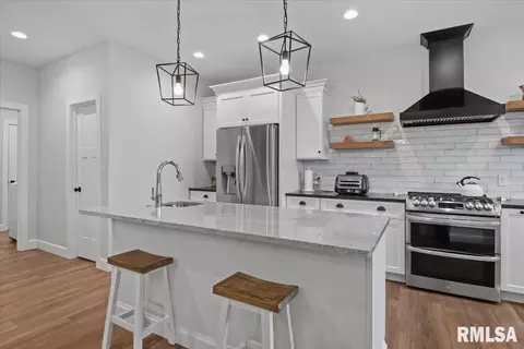 Kitchen - 432 Fitzgerald Dr, Springfield, IL 62711 photo 1 of 4