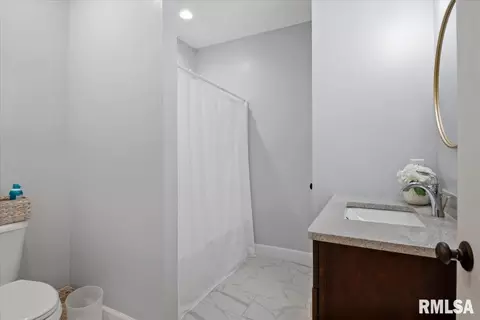 Bath - 432 Fitzgerald Dr, Springfield, IL 62711 photo 5 of 5