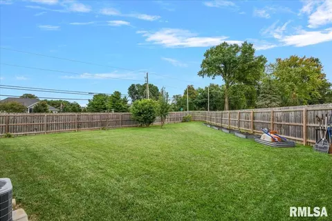 Exterior - 432 Fitzgerald Dr, Springfield, IL 62711 photo 3 of 5