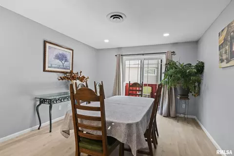 Dining - 5 Country Pl, Springfield, IL 62703 photo 3 of 3