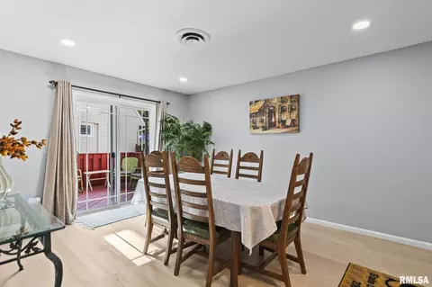 Dining - 5 Country Pl, Springfield, IL 62703 photo 1 of 3