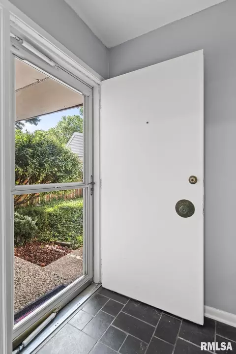 Entry Way - 5 Country Pl, Springfield, IL 62703 photo 1 of 1