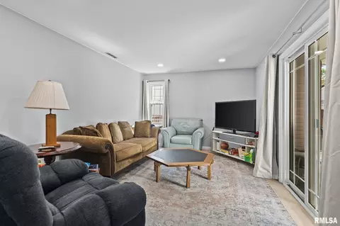 Living - 5 Country Pl, Springfield, IL 62703 photo 1 of 1