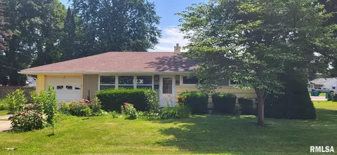 899 Ohio Ave, Galesburg, IL 61401