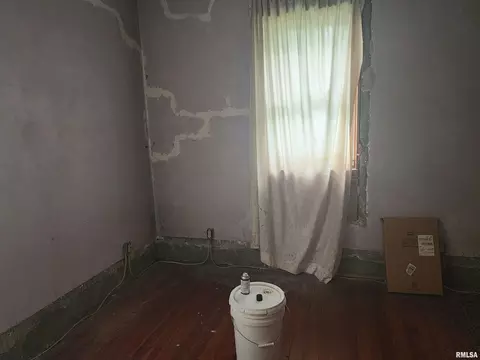 Bedroom - 203 E Washington St, Athens, IL 62613 photo 3 of 5