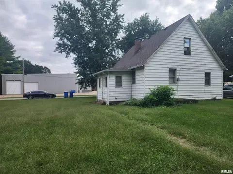 Exterior - 203 E Washington St, Athens, IL 62613 photo 4 of 6