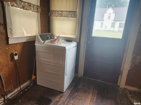 Other - 203 E Washington St, Athens, IL 62613 photo 2 of 3