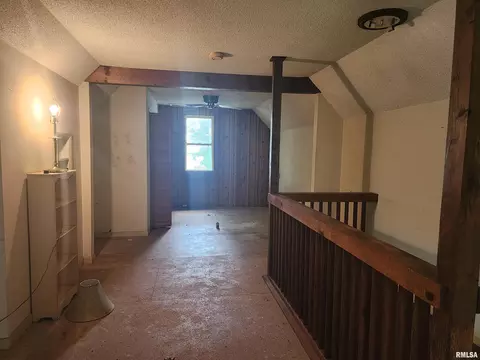 Entry Way - 203 E Washington St, Athens, IL 62613 photo 1 of 3