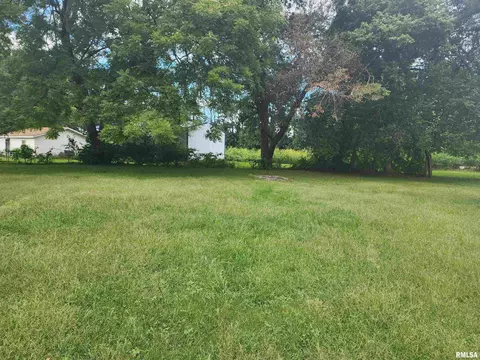 Exterior - 203 E Washington St, Athens, IL 62613 photo 3 of 6