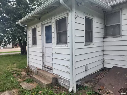 Exterior - 203 E Washington St, Athens, IL 62613 photo 6 of 6