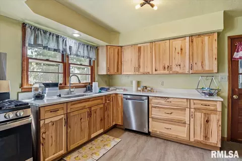 Kitchen - 3210 S 5th St, Springfield, IL 62703 photo 2 of 3
