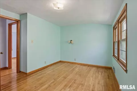 Bedroom - 3210 S 5th St, Springfield, IL 62703 photo 13 of 14