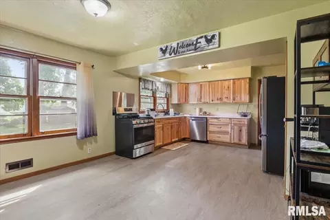 Entry Way - 3210 S 5th St, Springfield, IL 62703 photo 1 of 3