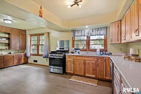 Kitchen - 3210 S 5th St, Springfield, IL 62703 photo 3 of 3