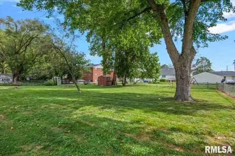 Exterior - 3210 S 5th St, Springfield, IL 62703 photo 3 of 8