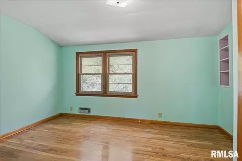 Bedroom - 3210 S 5th St, Springfield, IL 62703 photo 12 of 14