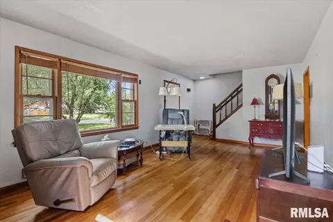 Living - 3210 S 5th St, Springfield, IL 62703 photo 3 of 4