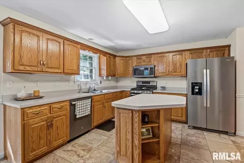 Kitchen - 3804 Bluestem Ct, Springfield, IL 62712 photo 2 of 3