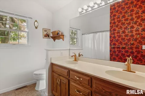 Bath - 3804 Bluestem Ct, Springfield, IL 62712 photo 1 of 2