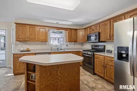 Kitchen - 3804 Bluestem Ct, Springfield, IL 62712 photo 3 of 3