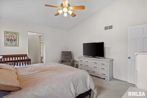 Bedroom - 3804 Bluestem Ct, Springfield, IL 62712 photo 3 of 6