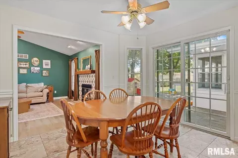 Dining - 3804 Bluestem Ct, Springfield, IL 62712 photo 1 of 1