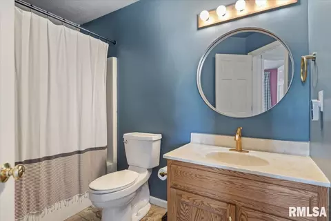Bath - 3804 Bluestem Ct, Springfield, IL 62712 photo 2 of 2