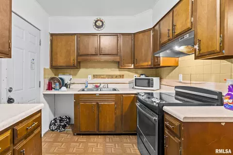 Kitchen - 1328 N Ledlie Ave, Springfield, IL 62702 photo 2 of 2