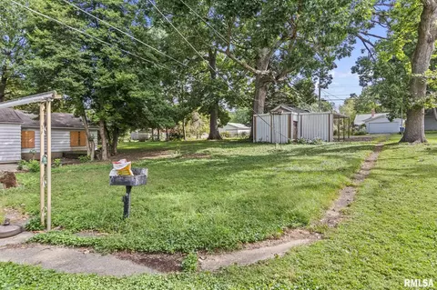 Exterior - 1328 N Ledlie Ave, Springfield, IL 62702 photo 3 of 7