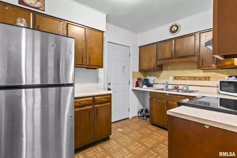 Kitchen - 1328 N Ledlie Ave, Springfield, IL 62702 photo 1 of 2