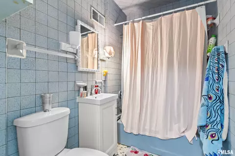 Bath - 1328 N Ledlie Ave, Springfield, IL 62702 photo 1 of 1