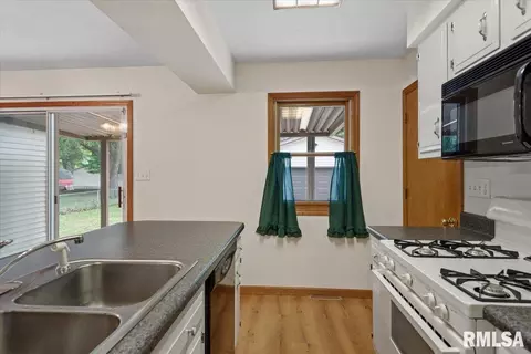 Kitchen - 2425 Stokebridge Rd, Springfield, IL 62702 photo 1 of 1