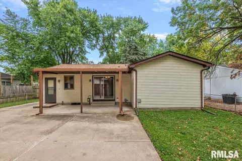 Exterior - 2425 Stokebridge Rd, Springfield, IL 62702 photo 4 of 6