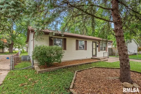 Exterior - 2425 Stokebridge Rd, Springfield, IL 62702 photo 1 of 6