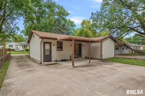 Exterior - 2425 Stokebridge Rd, Springfield, IL 62702 photo 3 of 6
