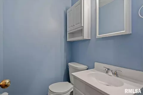 Bath - 2425 Stokebridge Rd, Springfield, IL 62702 photo 2 of 2